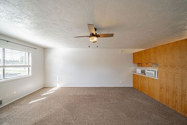 602 John Adams Ct