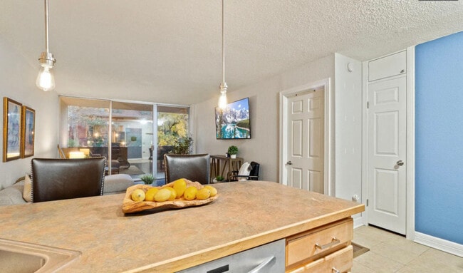 Building Photo - 909 Logan St Unit 2J