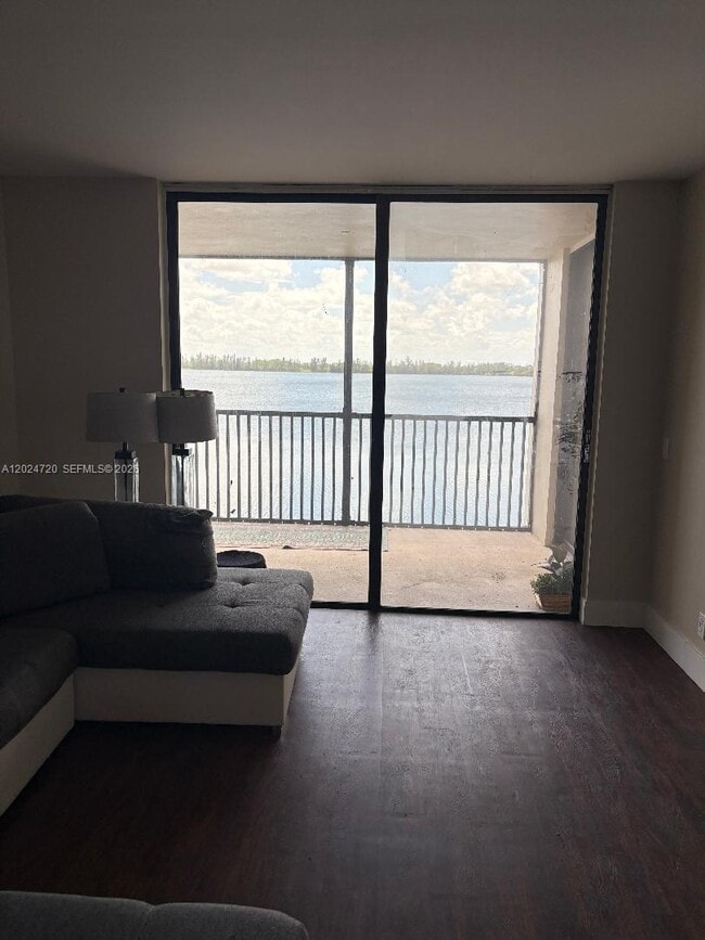 Photo - 111 Lake Emerald Dr Unidad 302