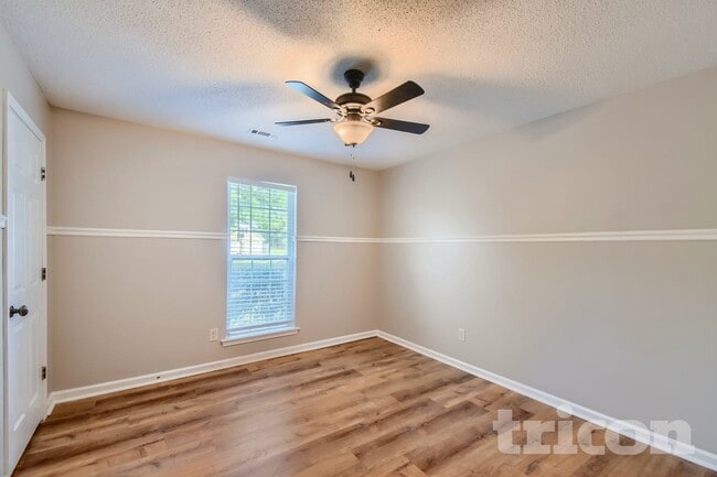 Photo - 120 Allen Oaks Way
