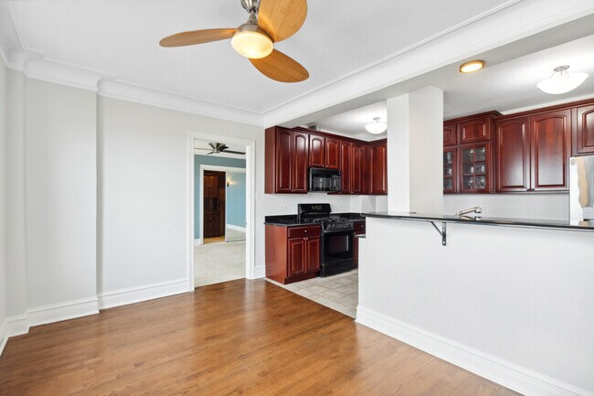 Photo - 1205 W Sherwin Ave Unit 805