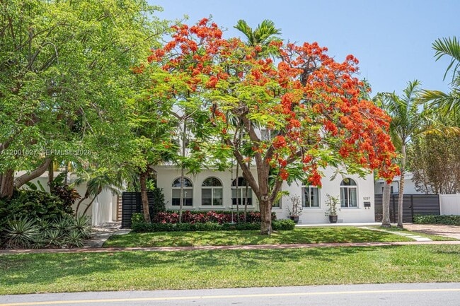 5237 La Gorce Dr