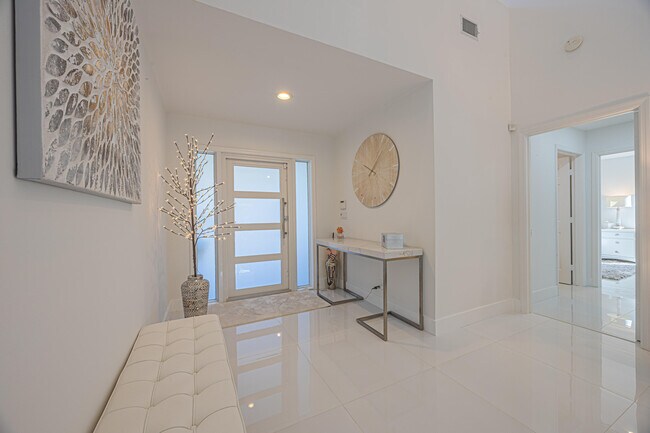 Photo - 23246 L'Ermitage Cir