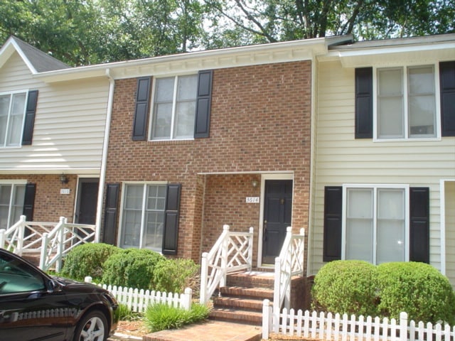 Building Photo - Convenient Location!! Spacious Bedrooms! S... Rental
