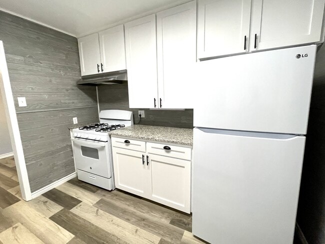 Photo - 61 15th Ave NW