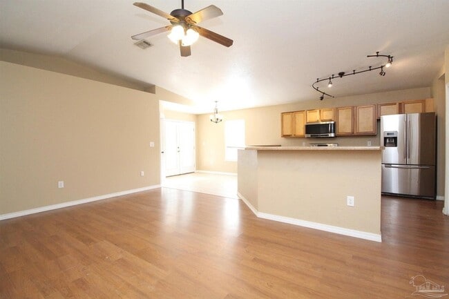 Photo - 416 Bremen Ave