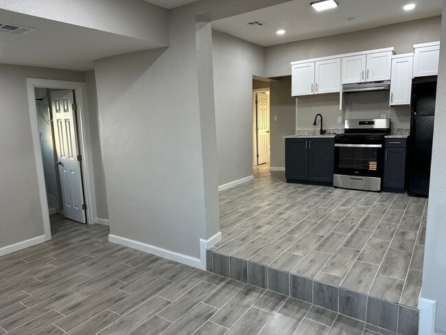 Photo - 101 N Seville Dr