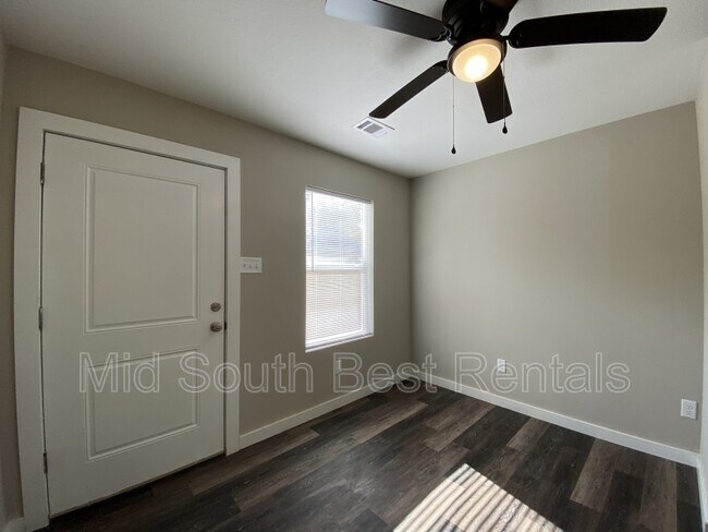 Photo - 2216 W 16th B