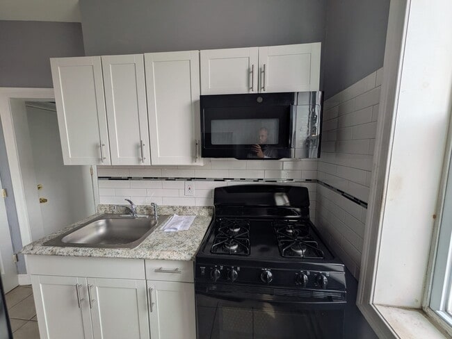 Photo - 667 Avenue A