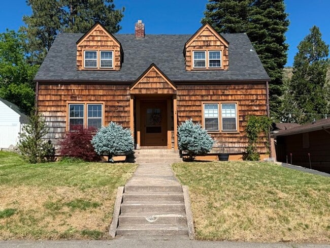 Building Photo - Super Cute Home on the Terrace