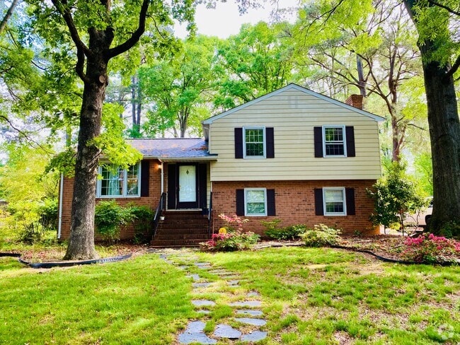 Building Photo - Beautiful and Spacious 4bdrm/2.5bth Tri-Le... Rental