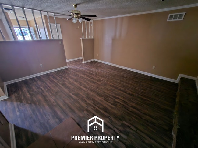 Photo - 6386 Midsummer Way