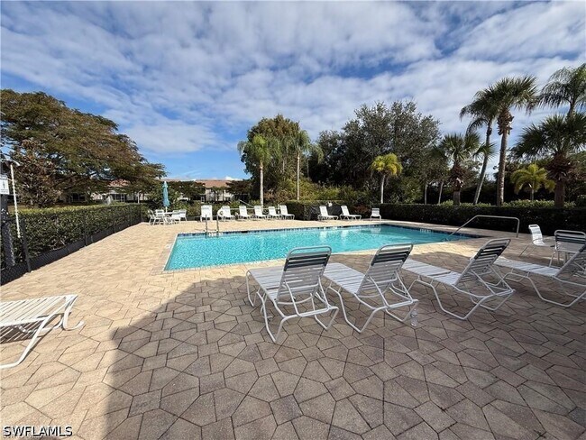 5640 Northboro Dr Unit 201
