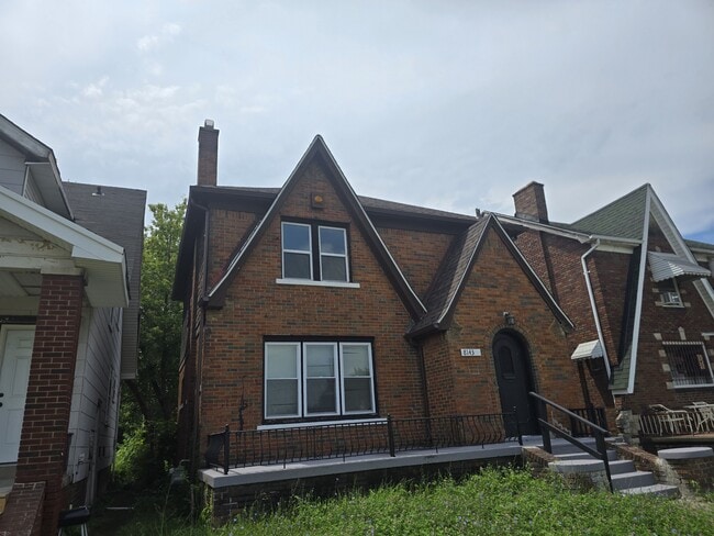 Building Photo - 8143 Wisconsin St Rental