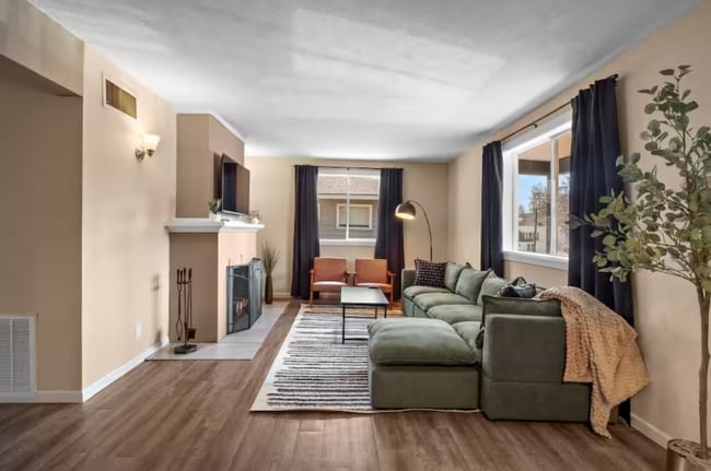 Photo - 719 E 9th Ave