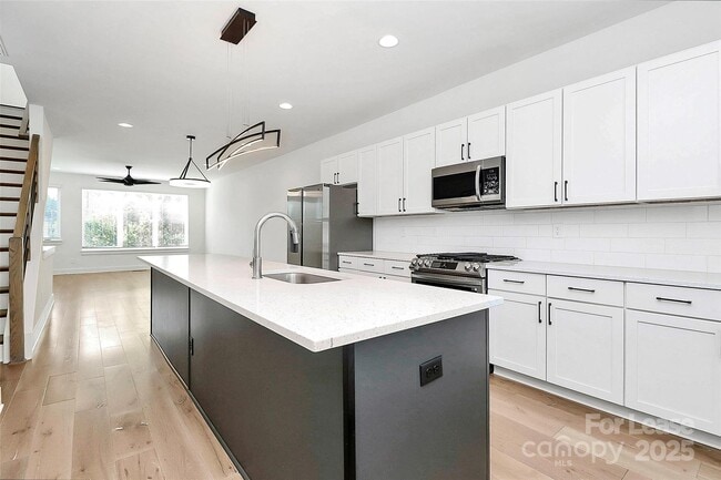 Photo - 1919 W Trade St Townhome