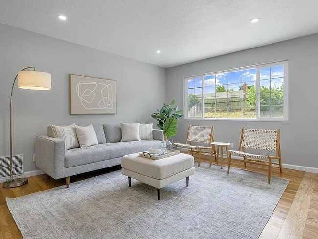 Photo - 2448 Mahan Way