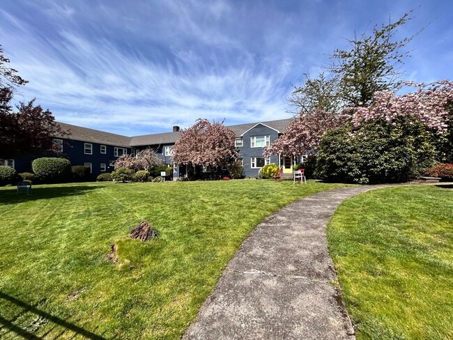 Photo - Stunning 2 Bed, 1 Bath Vintage Charmer! Unit 03