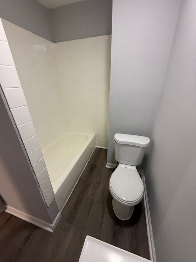 Photo - 71-73-73 N Main St Unidad 5