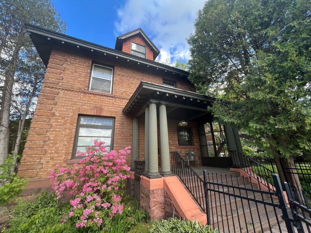 AVAILABLE AUGUST - Studio Unit on Superior... - AVAILABLE AUGUST - Studio Apartment Unit on Superior... Unit 2B