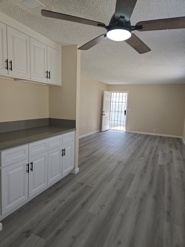 Photo - 2433 E Garvey Ave N Unidad 2