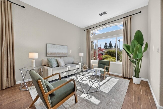 Photo - 2726 Genesee Dr