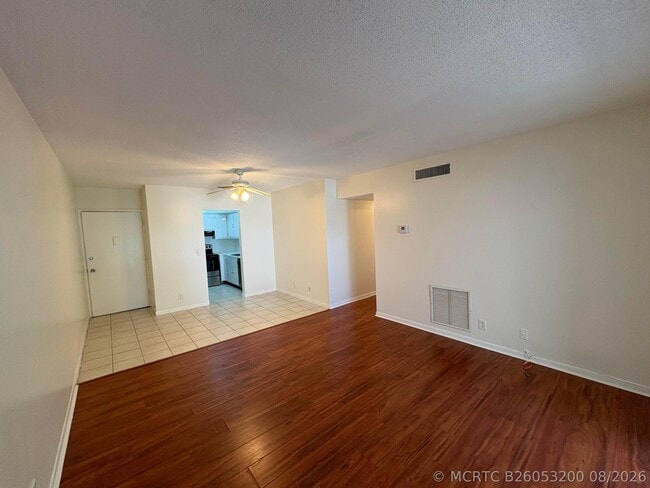 Building Photo - 632 NW 13th St Unit 0280