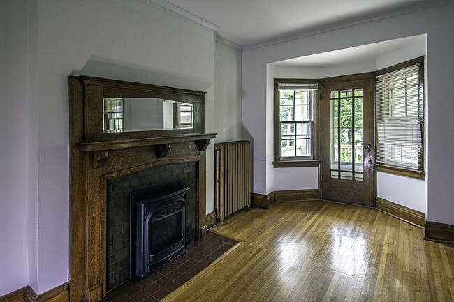 Photo - 19 Melgund Rd