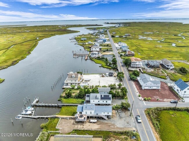 392 Dock Rd