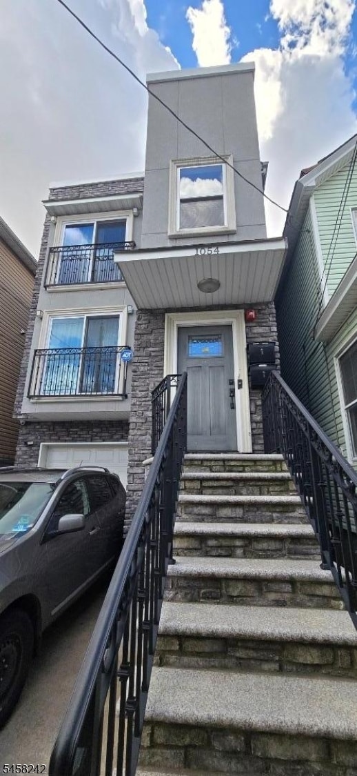 Building Photo - 1054 Bond St
