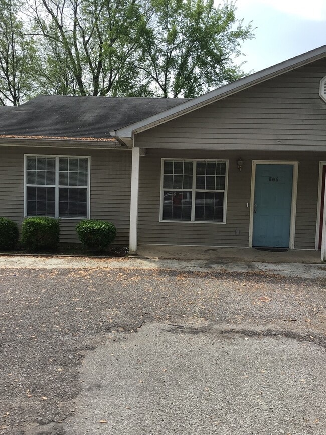 Building Photo - 806 N McLemore Ave Unit C806 Rental