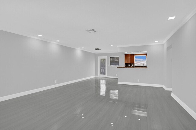 Photo - 2755 NE 28th Ave Unit F2
