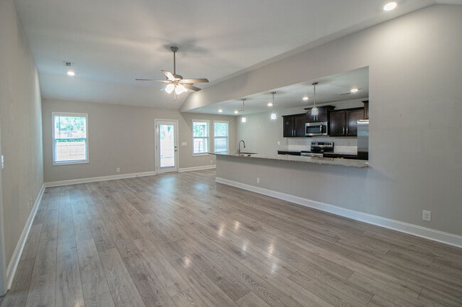 Photo - 220 King Rd