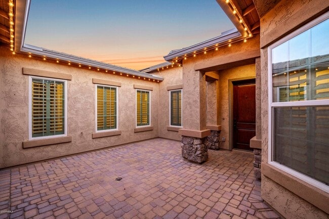 Photo - 953 E Boston St