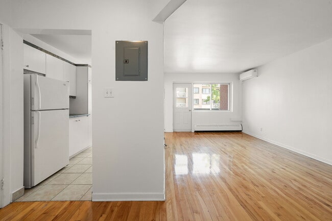 Building Photo - 2775 Av De Kent