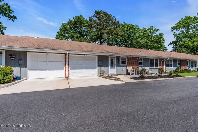 Photo - 390 Picardy Ct