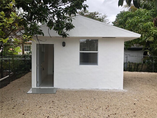 Building Photo - 179 NW 69th St Unit Rear