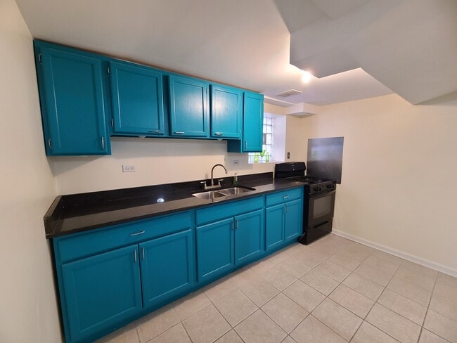 Building Photo - 4642 St Louis Ave Unit B