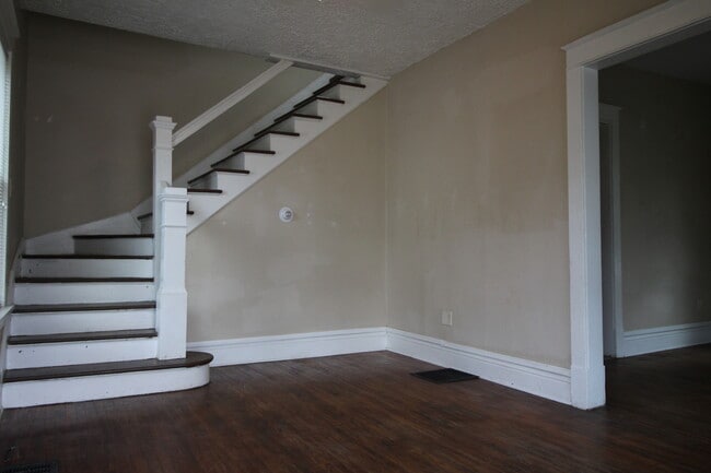 Photo - 2 Bed / 2 Bath Single Family Home with Fen...