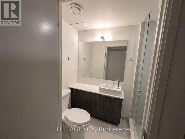 Photo - 27 Bathurst St