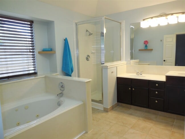 Photo - 10523 N Newpark Dr