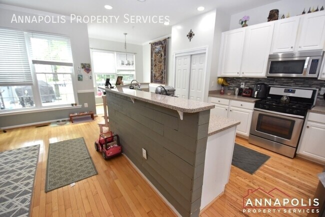 Photo - 532 Samuel Chase Way