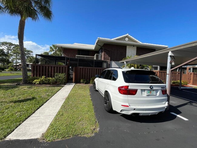 Photo - 1202 SE Excaliber Ln Townhome