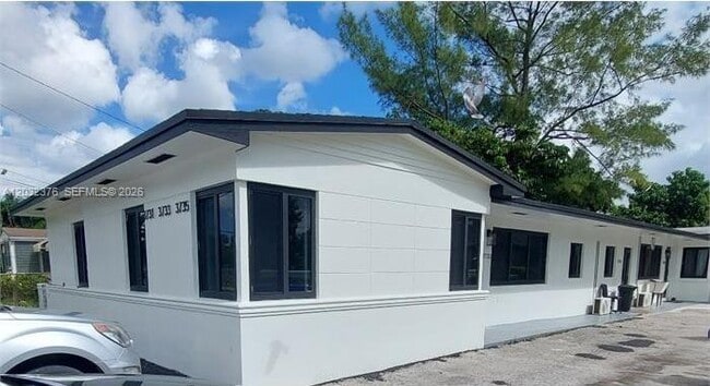 Building Photo - 3735 NW 21st Ct Unit 3735