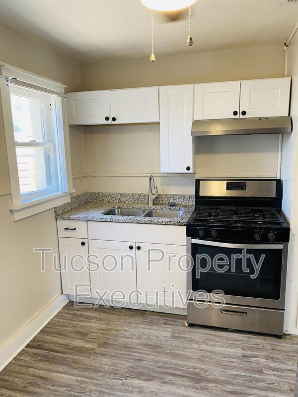 Photo - 2632 N Stone Ave