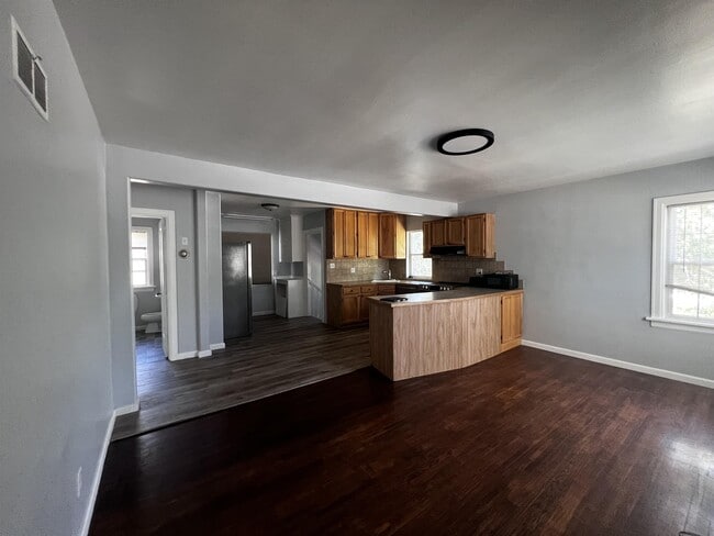 Building Photo - 2127 3rd Ave N