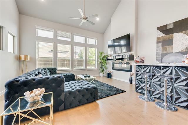 Photo - 211 Coyote Creek Dr