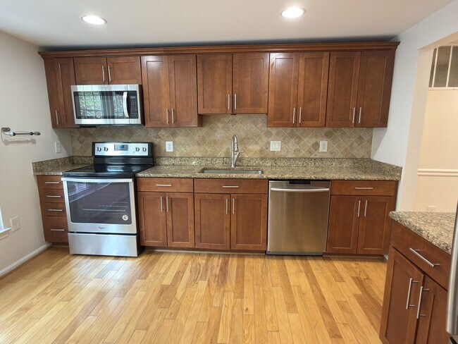 Photo - Beautiful 4 Bed 2.5 Bath Townhome in Burke For Rent!