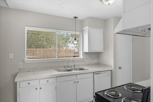 Photo - 15011 Tipcrest St