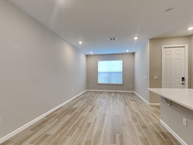 Photo - 637 Bayhawk St